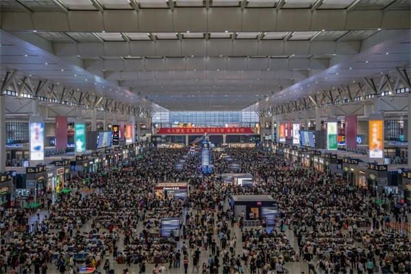 穩(wěn)居春運高鐵機場黃金C位，四季沐歌空氣能溫暖回家路_空氣能熱泵供暖技術(shù)成熟嗎