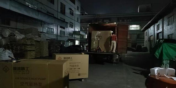 空氣能熱泵為何會比商用電鍋爐更節(jié)能，更省電費?_空氣能暖氣片安裝圖片