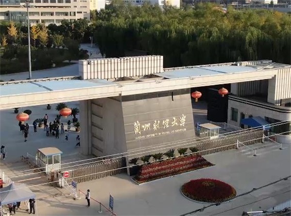 學(xué)校專用空氣能熱泵熱水工程,學(xué)校熱泵熱水系統(tǒng)工程推薦_哪種空氣能好
