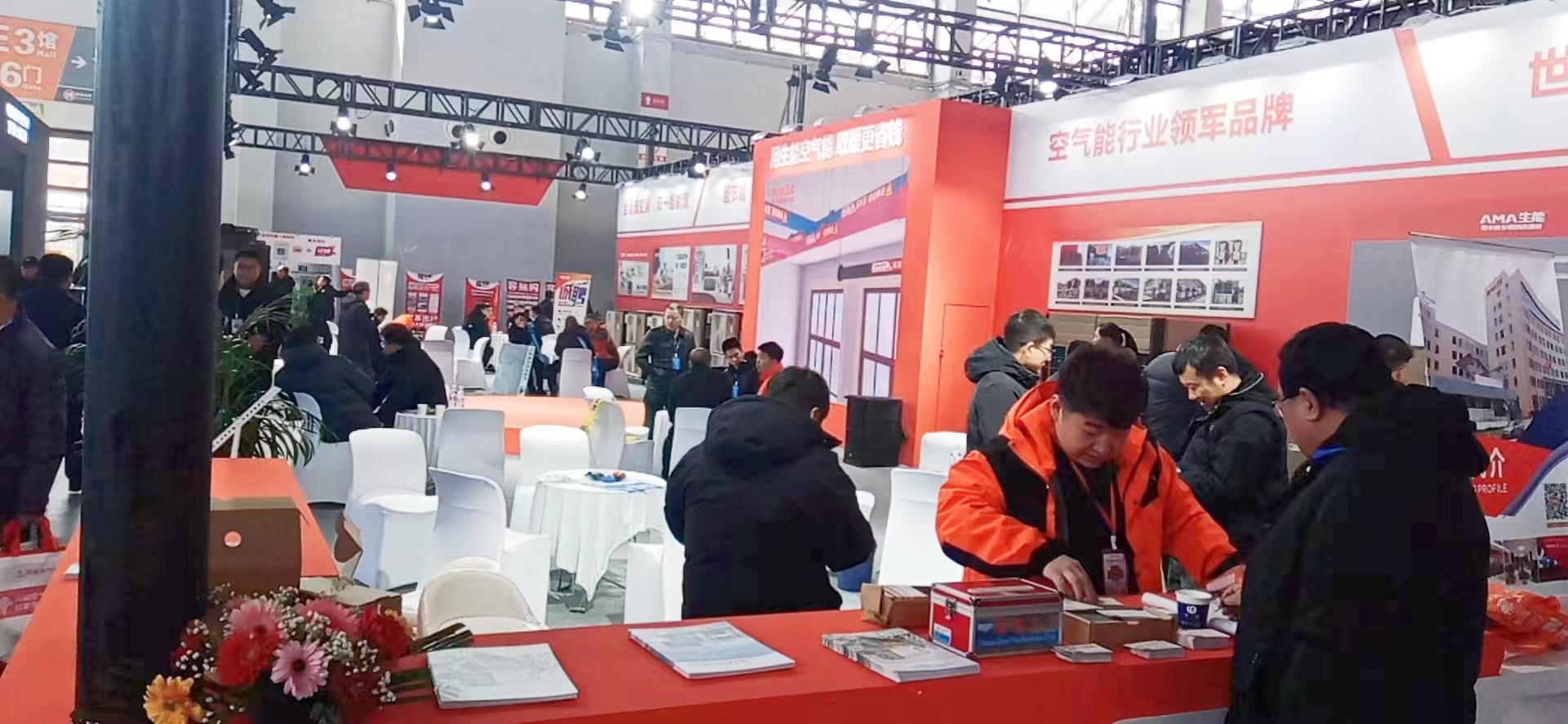 生能空氣能閃耀沈陽清潔能源展！東北極寒地區(qū)專屬空氣能機組震撼亮相！_維修空氣能聯(lián)系電話